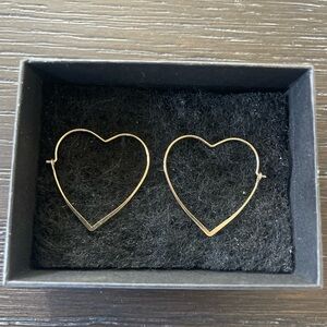 Gold wire open heart earrings